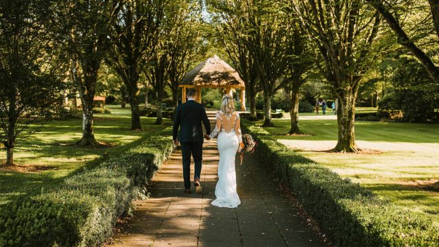 couple-holding-hands