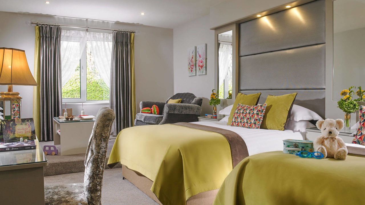 woodlands-room-family