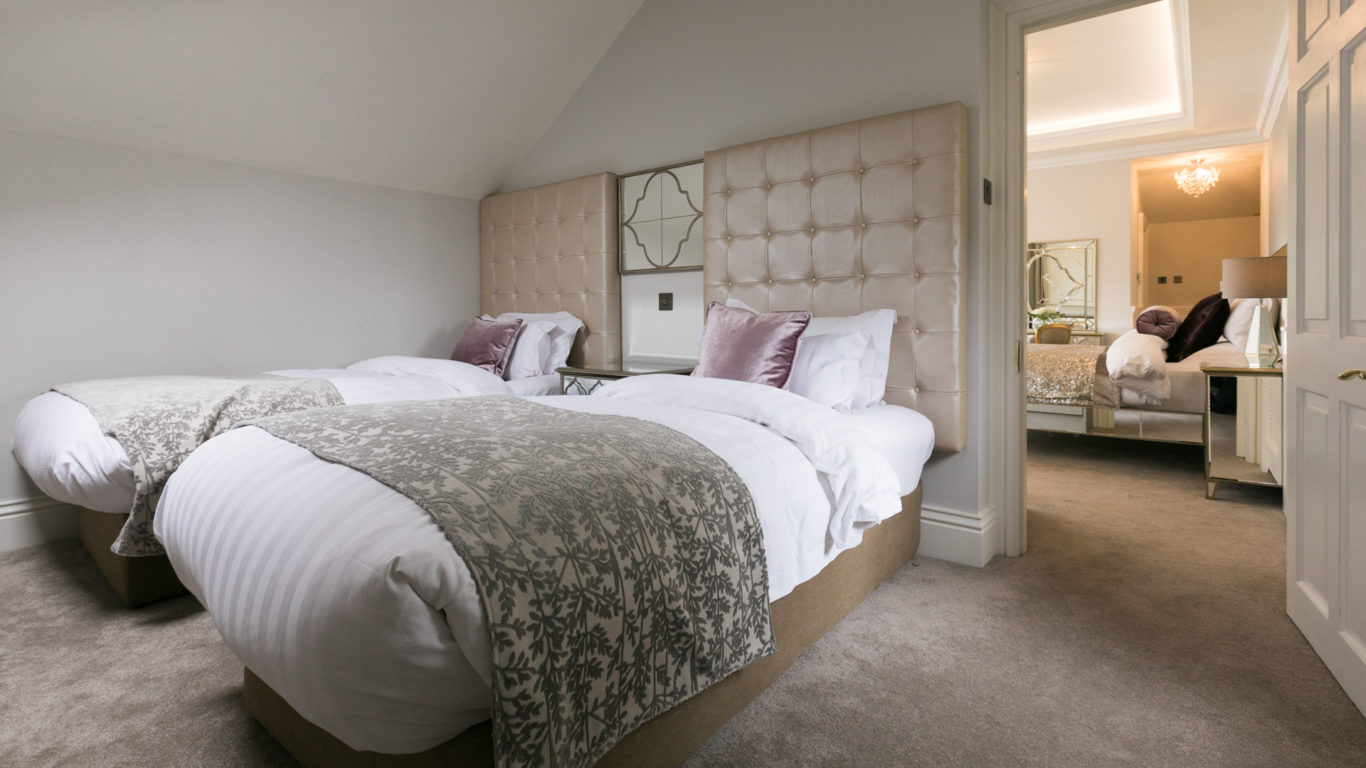 Suite_twin bedroom view 1920 x 1080_