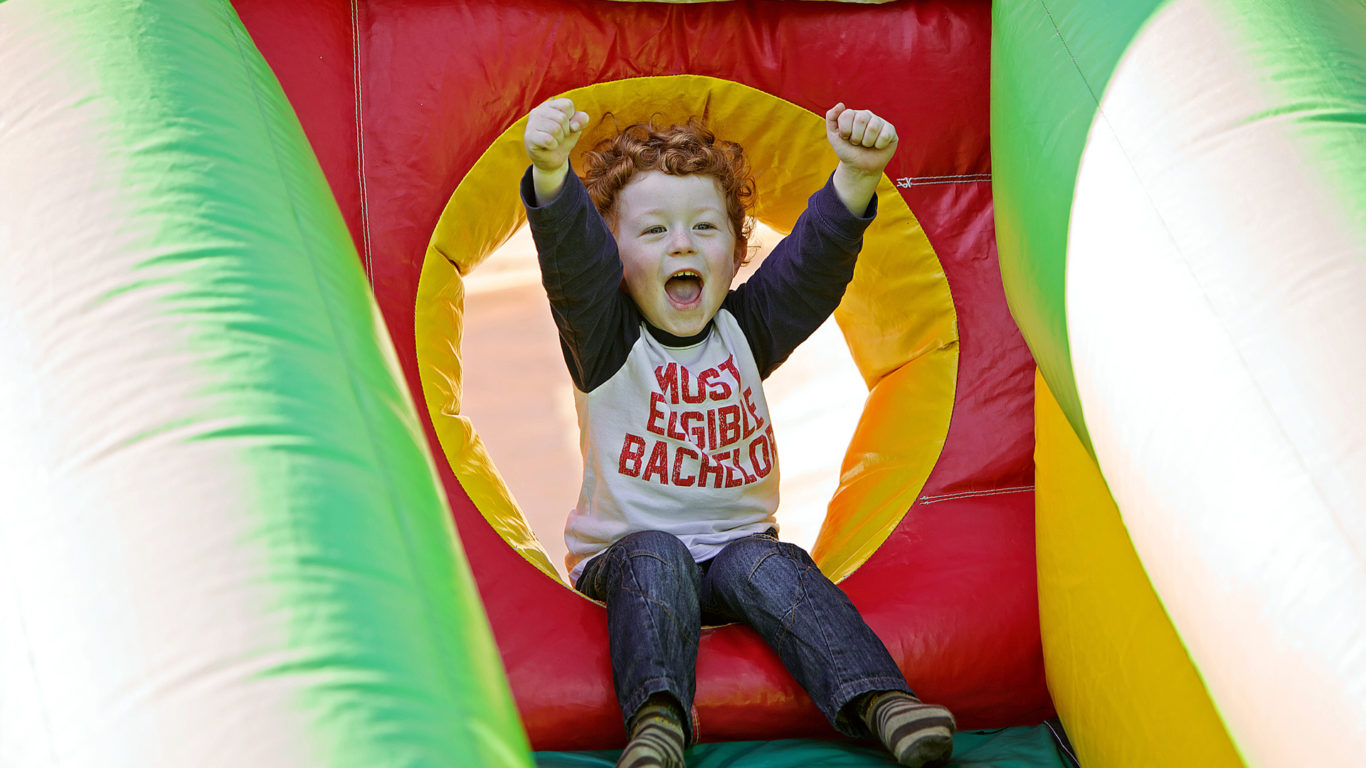 kids playing_bouncy castle